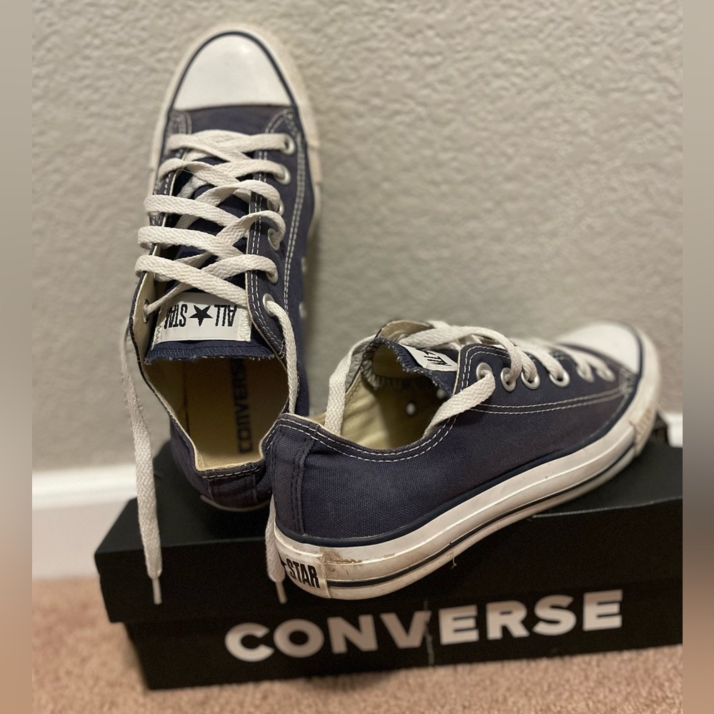 Navy blue converse